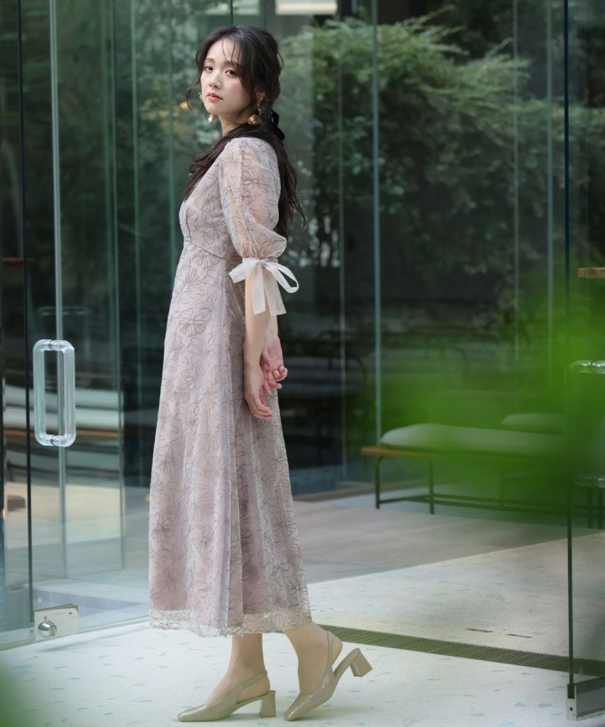 結婚式で女性が避けるべきドレスコード
