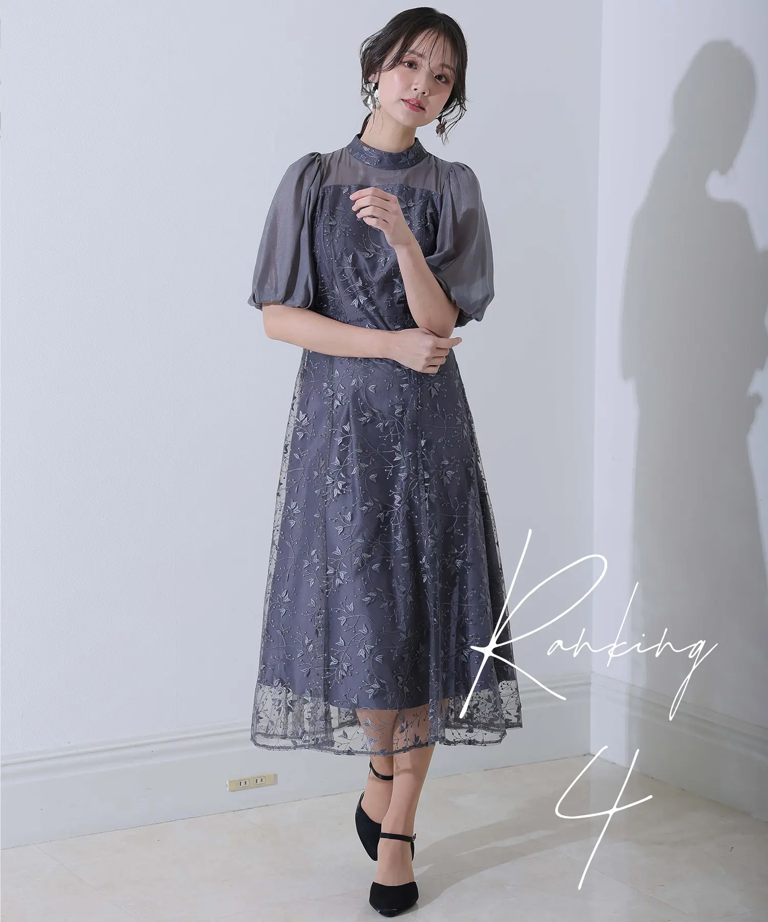刺繍レースパフスリーブドレスの写真